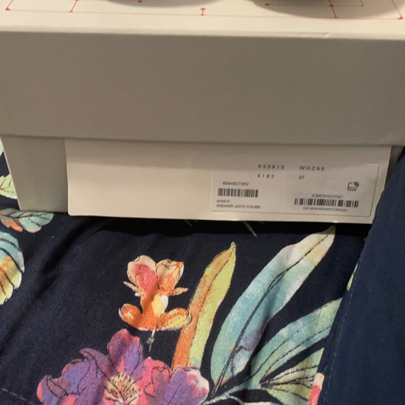 Oversized Court Sneakers - Picture 5 of 5